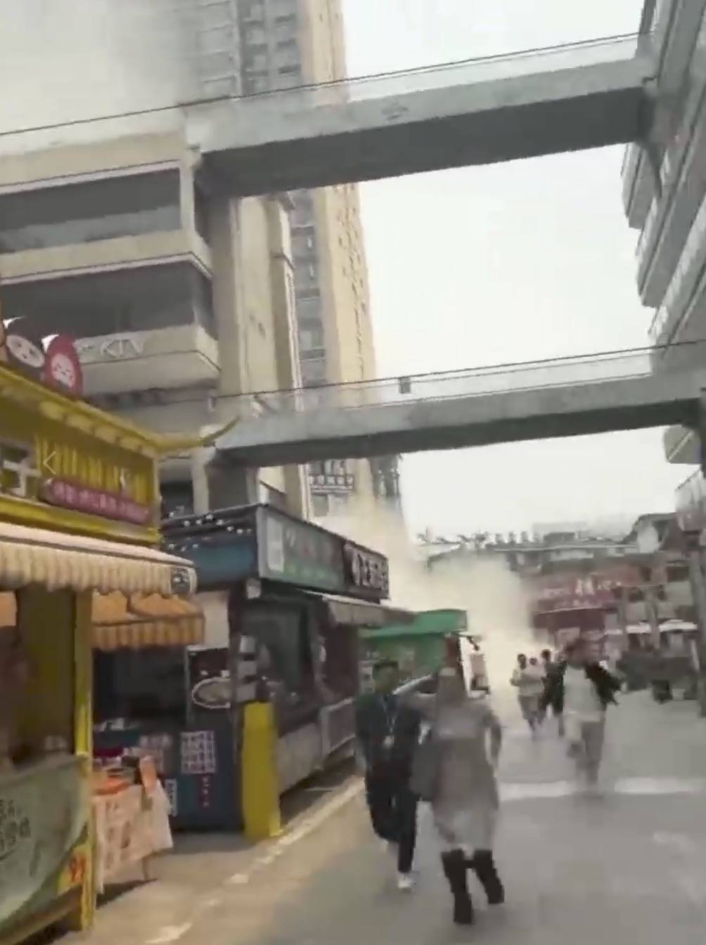 皇冠信用网庄家
_缅甸突发7.9级地震！云南瑞丽居民：市中心高楼掉砖石皇冠信用网庄家
，楼顶水像瀑布倾泻