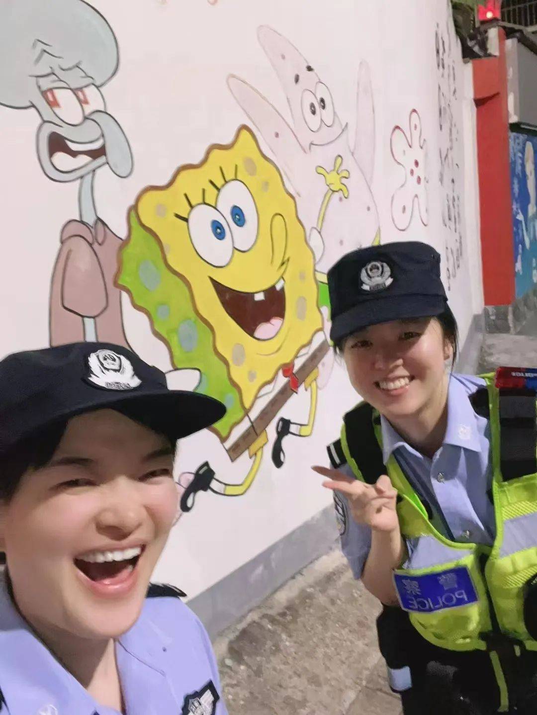 皇冠信用網会员
_秒懂！杭州姑娘出差途中“搭讪”路人皇冠信用網会员
，网友：“撩”得太及时！