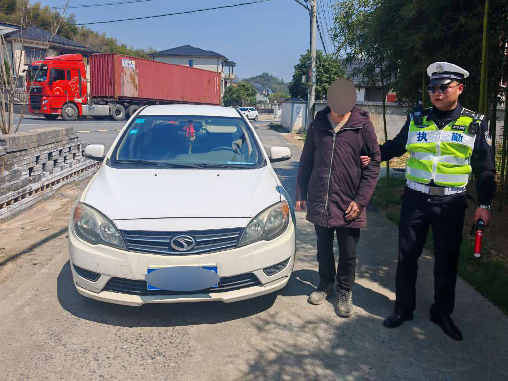 皇冠信用網代理注册
_儿子胆大皇冠信用網代理注册
，老子心大，杭州一对父子双双被交警拦下