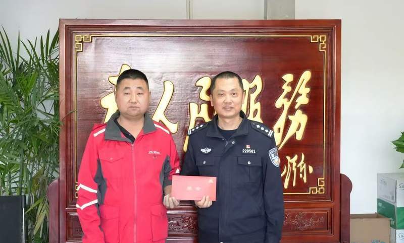 皇冠信用網最高占成
_江苏无锡快递员拒送100个到付件皇冠信用網最高占成
，助警方拦下9万元涉诈资金