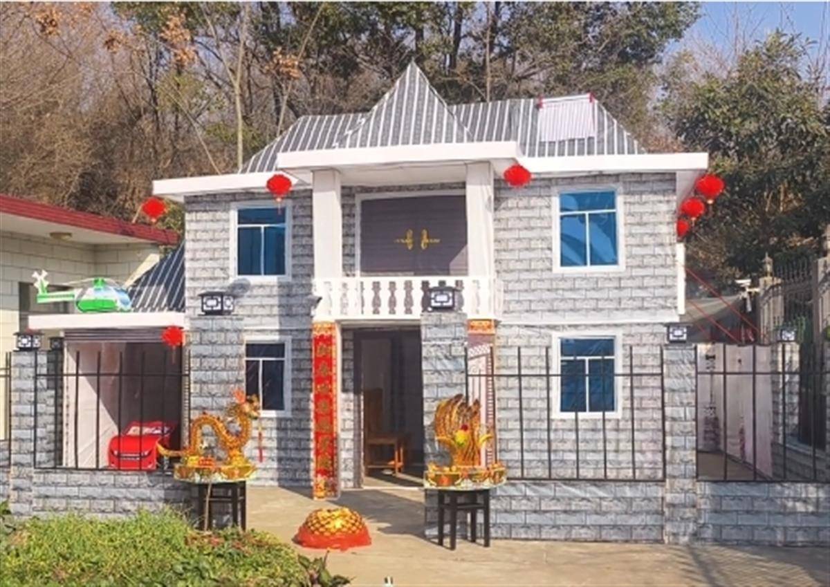 皇冠信用出租足球
_清明又见豪华殡葬品：200平米双层纸别墅售价1.5万元皇冠信用出租足球
，从业者否认暴利