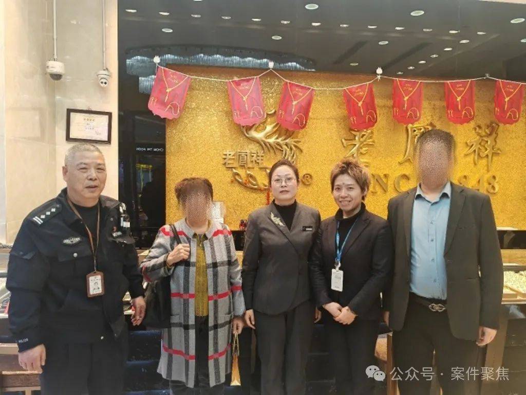 皇冠足球平台代理
_老太太收到“通缉令”皇冠足球平台代理
，坐飞机回国买140多万金条：我在配合“国家保密局”工作！