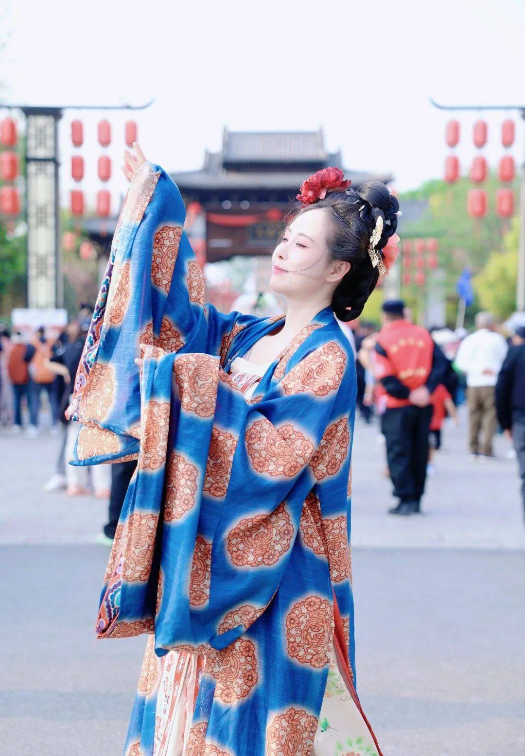 泰国足总杯
_河南身高1米7车模转行当公交司机泰国足总杯
，开10米大车3年，考A3驾照直接一把过