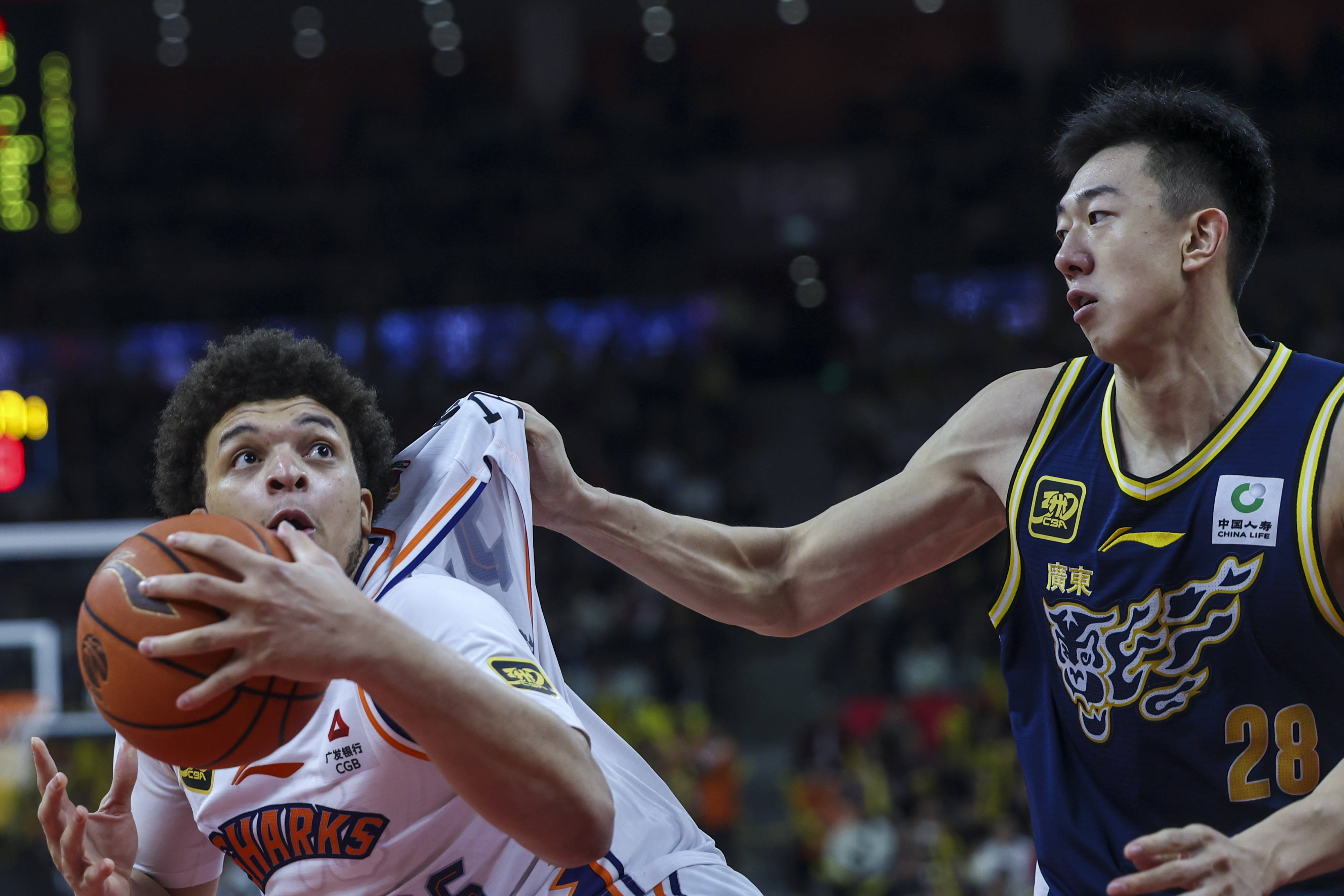 体育玩法规则
_徐杰25+11任骏飞被驱逐 广东大胜上海2-1晋级八强