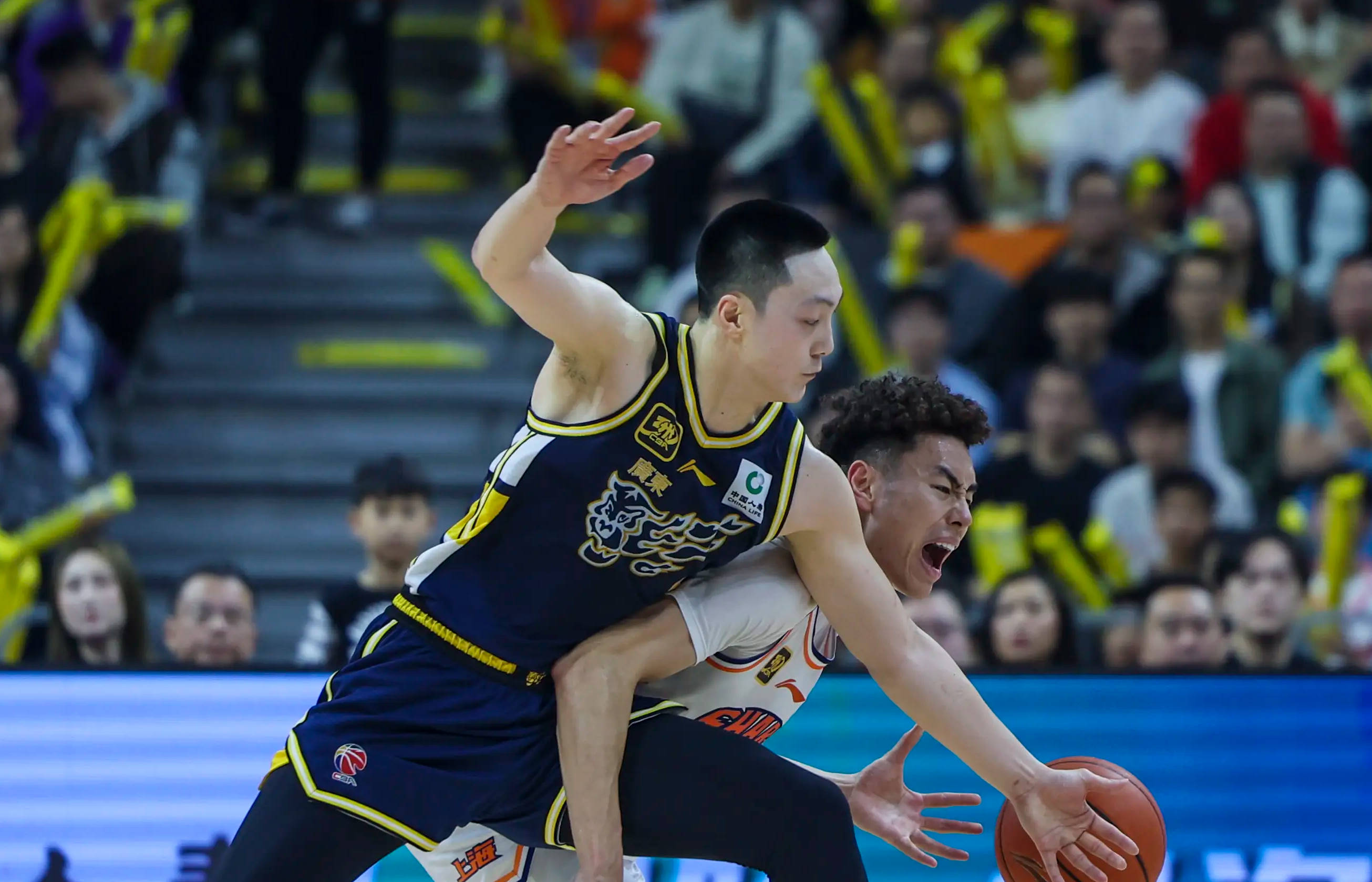 体育玩法规则
_徐杰25+11任骏飞被驱逐 广东大胜上海2-1晋级八强