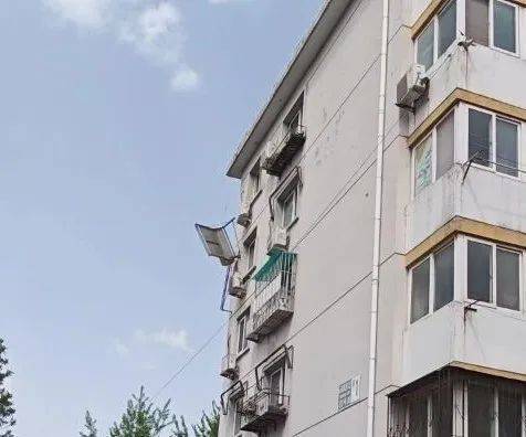 皇冠代理联系方式
_北京狂风中一家住户热水器掉落皇冠代理联系方式
！北京消防紧急处置！