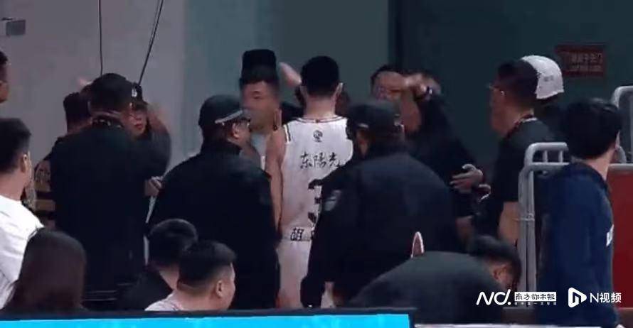 皇冠信用网登3代理
_八强战广东男篮再负山西皇冠信用网登3代理
，杜锋：胡明轩被罚下对我们伤害太大