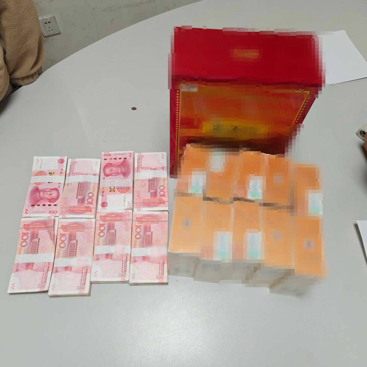 hga030.com是什么
_杭州一学生网购讲义夹hga030.com是什么
，包裹里竟藏着8万元现金，背后涉及一场诈骗