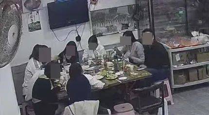 租用足球平台
_事发大连！男子带10名女子烧烤店就餐租用足球平台
，结果…太过分了！