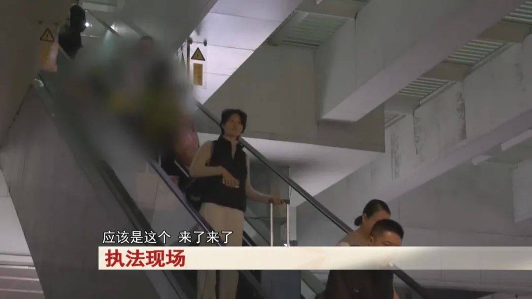 皇冠足球平台在哪里注册
_“老赖”车站被抓皇冠足球平台在哪里注册
，竟质问法官：为何不抓我妈 ！