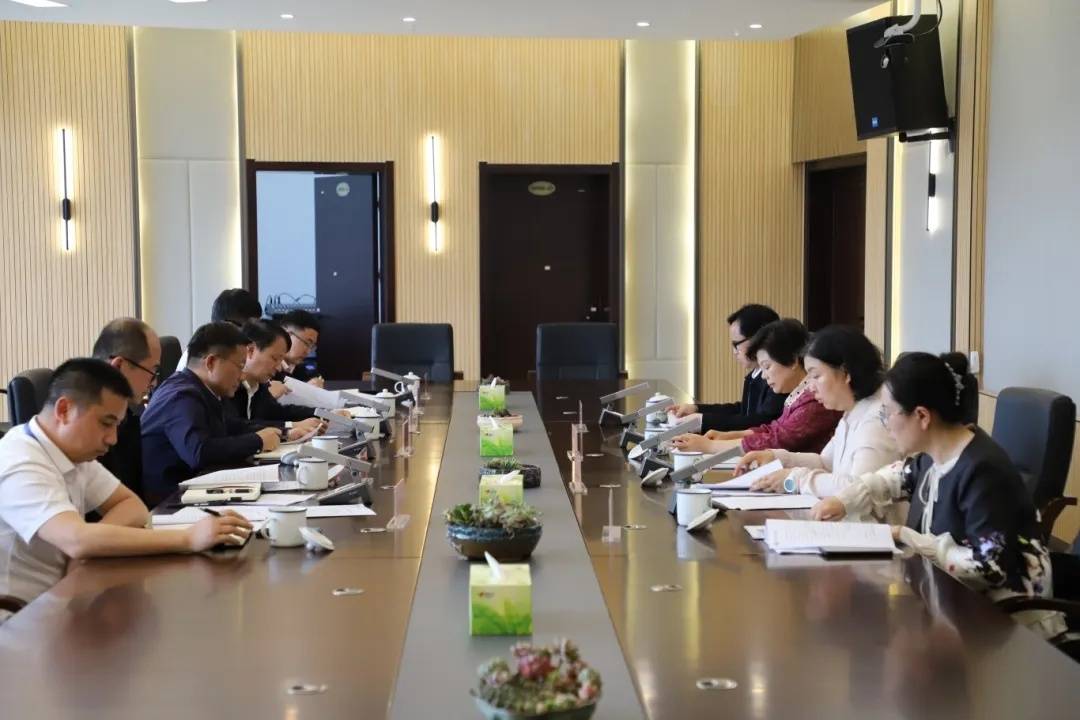 皇冠信用在线申请
_贵州省政协副主席、民盟贵州省委主委冉霞到贵州农职院调研