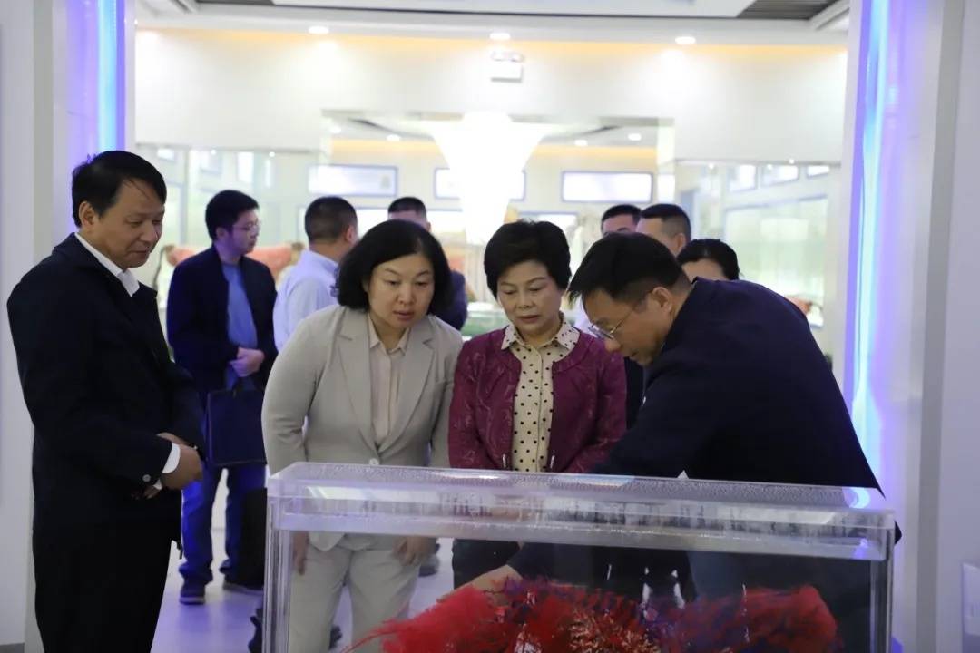 皇冠信用在线申请
_贵州省政协副主席、民盟贵州省委主委冉霞到贵州农职院调研