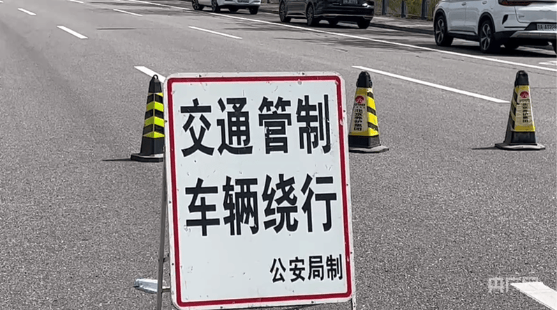 皇冠信用盘在哪里注册
_目击者讲述北京潮白河大桥起火过程：早上4点多 桥下开始冒烟