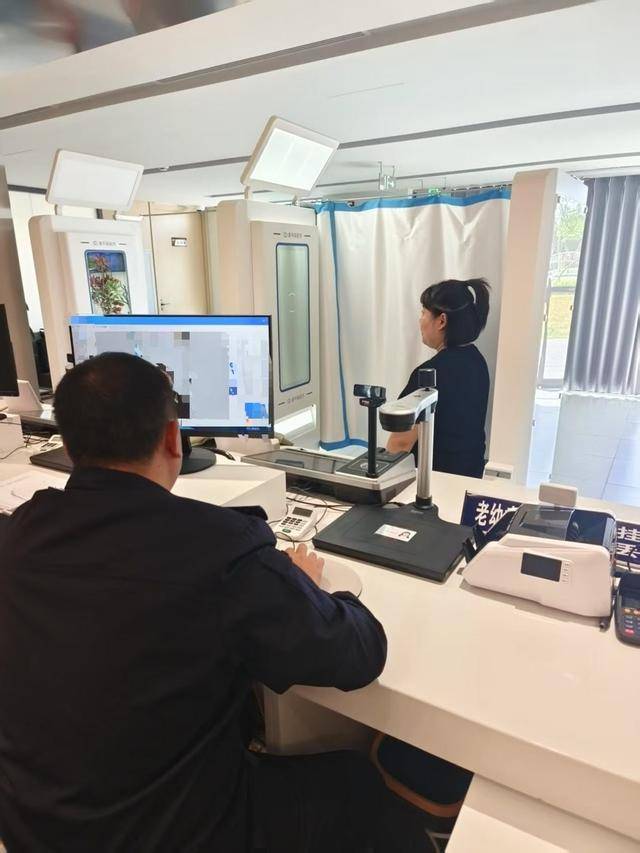 皇冠信用网开户
_北京试点！交管、身份证、出入境等一机“全自助”皇冠信用网开户
，真方便