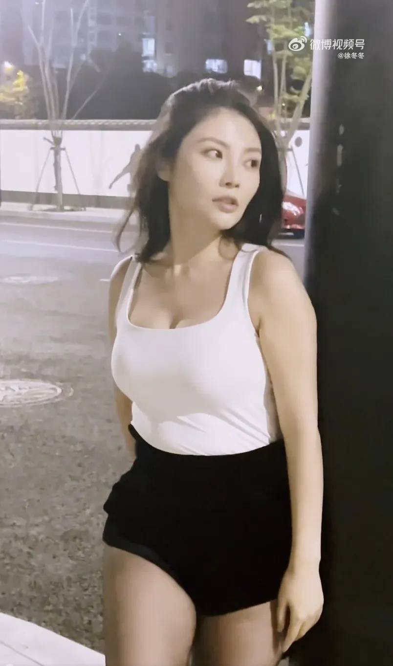 皇冠信用盘会员开户
_“椰树女神”徐冬冬晒真实肚子皇冠信用盘会员开户
，展示健康美：不超130斤就舒适！