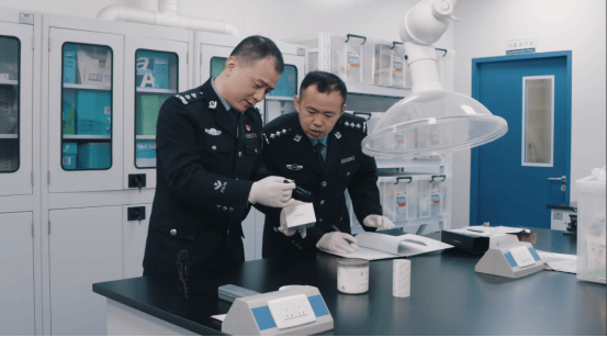 皇冠信用盘开户
_苏州民警严方：840余万枚指纹、9000余起案件皇冠信用盘开户
，他在方寸间寻找真相