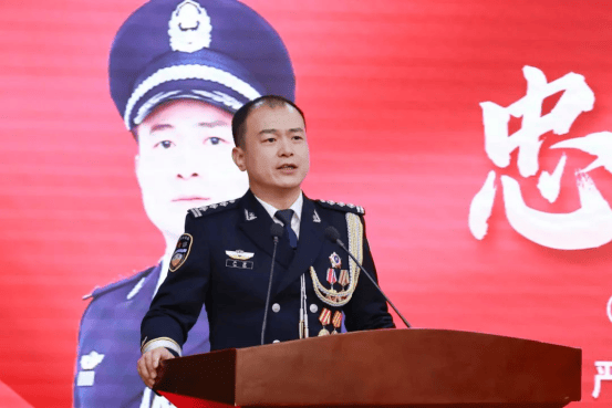 皇冠信用盘开户
_苏州民警严方：840余万枚指纹、9000余起案件皇冠信用盘开户
，他在方寸间寻找真相