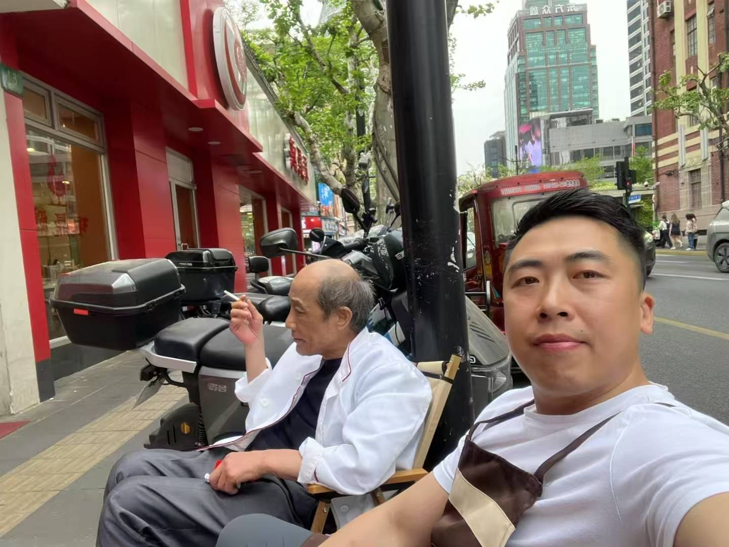 皇冠信用网平台开户
_沪上网红“阿大葱油饼”开业近一月皇冠信用网平台开户
，老板吴志勇：10元一个有的赚，但压力不小