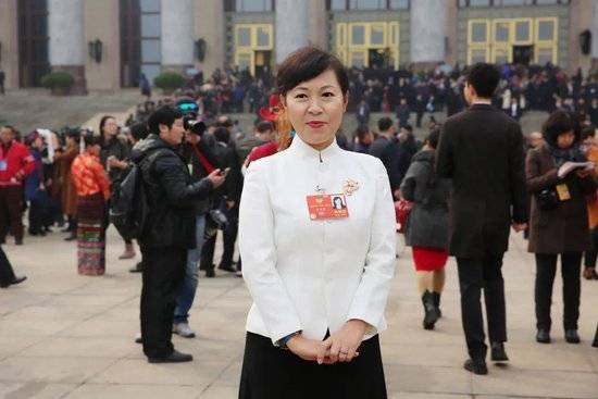 皇冠信用網代理
_正部级美女大员被查！千万华服堆满多套住宅皇冠信用網代理
，化妆团队提前数小时待命~