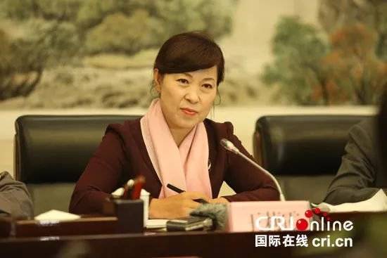 皇冠信用網代理
_正部级美女大员被查！千万华服堆满多套住宅皇冠信用網代理
，化妆团队提前数小时待命~
