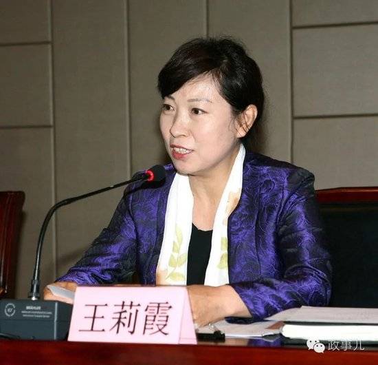 皇冠信用網代理
_正部级美女大员被查！千万华服堆满多套住宅皇冠信用網代理
，化妆团队提前数小时待命~