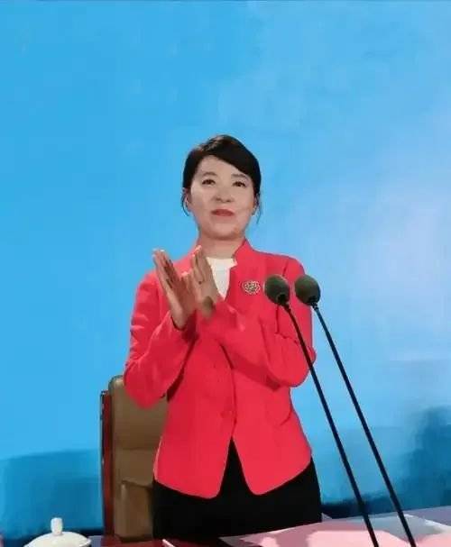 皇冠信用網代理
_正部级美女大员被查！千万华服堆满多套住宅皇冠信用網代理
，化妆团队提前数小时待命~