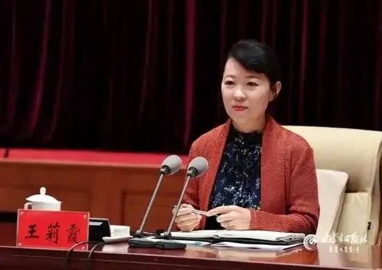 皇冠信用網代理
_正部级美女大员被查！千万华服堆满多套住宅皇冠信用網代理
，化妆团队提前数小时待命~