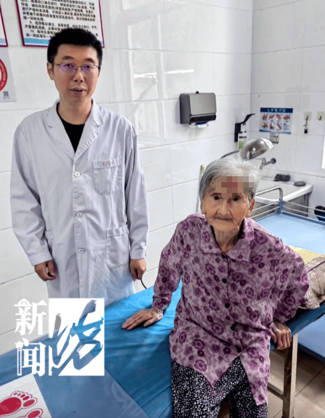 捷克甲组联赛
_太突然!上海98岁阿婆拿起剪刀捷克甲组联赛
,一把剪掉头上的“角”!网友:对自己够狠