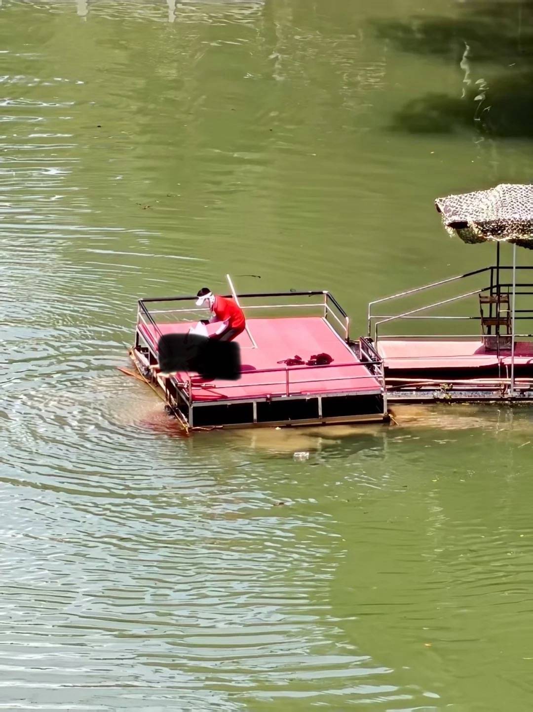 布里斯托城vs赫尔城_湖北宜昌一景区蹦极绳疑断开游客坠入水中布里斯托城vs赫尔城,目击者称看到水里有血迹,当地:无生命危险