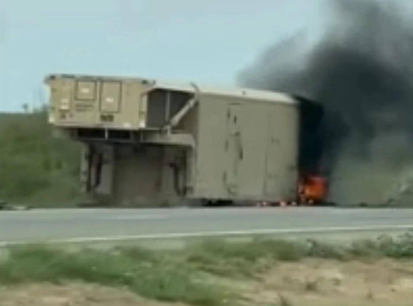 皇冠登一登二登三区别_美军再迎噩耗!一声巨响:萨德反导核心当街变废铁皇冠登一登二登三区别,现场燃起大火