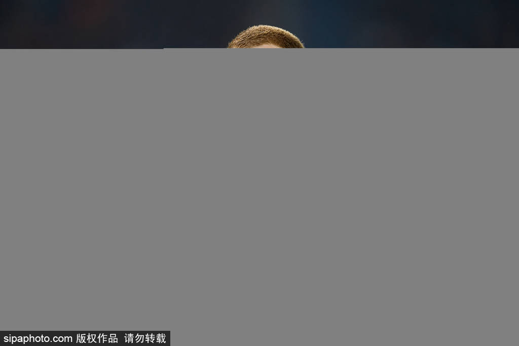 NBA足球平台_丹尼斯-苏亚雷斯加盟阿拉维斯:从巨星到新起点的蜕变之路