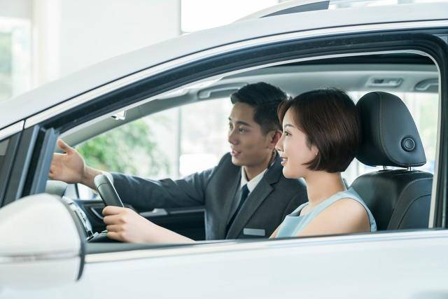 皇冠信用网怎么租_女子试驾时发生交通事故皇冠信用网怎么租,被4S店起诉索赔,她该担责吗?律师分析