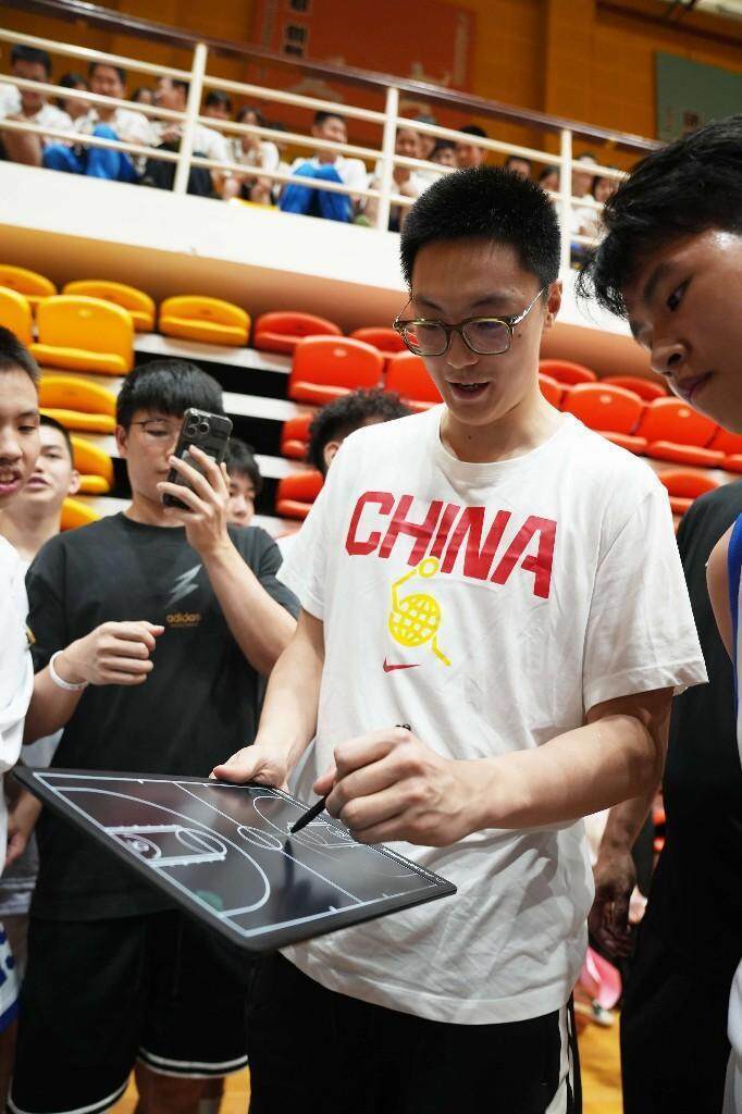 巴西圣保罗州杯_中国男篮主教练郭士强:“没想到华附同学的提问这么专业”
