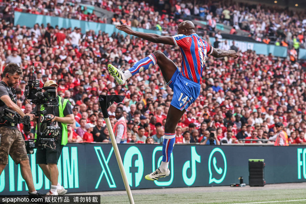 波兰超级联赛_罗马诺爆料:格伊体检已完成波兰超级联赛,水晶宫主席与格拉斯纳将做出关键决定