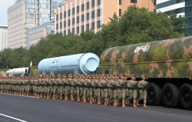 每赫伦vs拉路维尔_憋了几个小时每赫伦vs拉路维尔,外媒锐评九三阅兵:中国武器看着强,但没打过实战