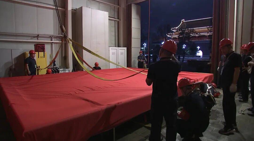 皇冠信用網代理_天安门城楼毛主席画像“换新”