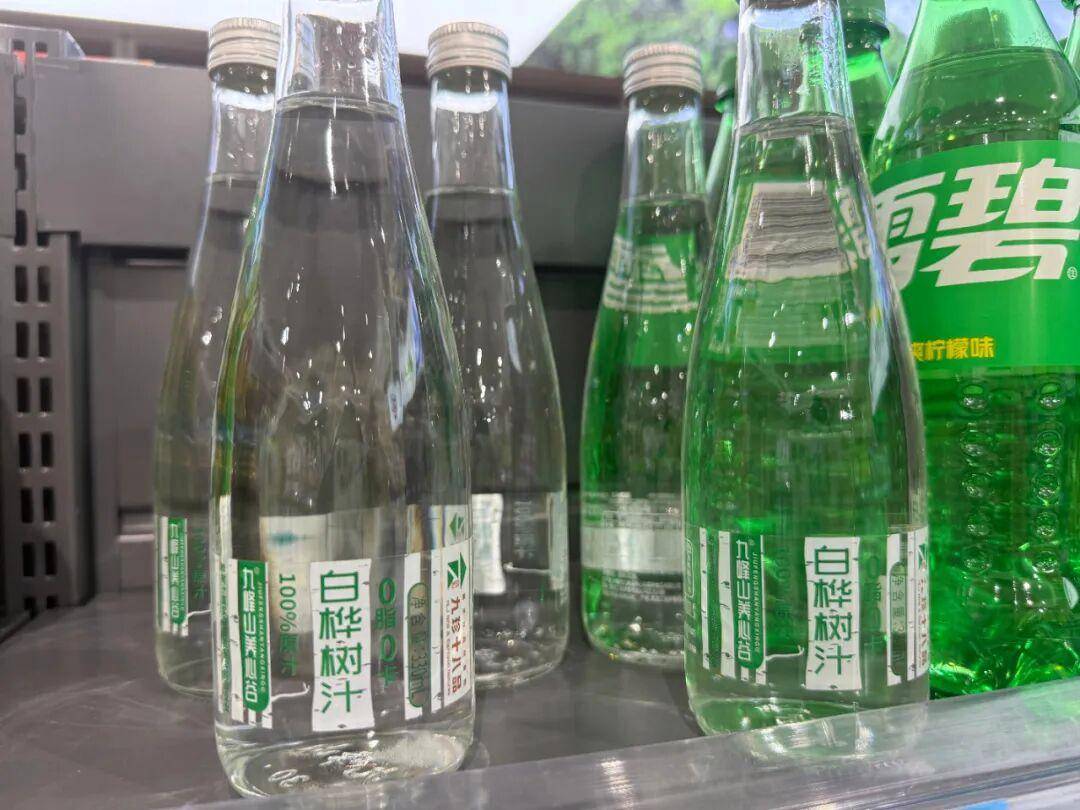 FIBA欧洲篮球赛2025_杭州超市突然大量出现FIBA欧洲篮球赛2025,不少人尝鲜!最贵25元1瓶,真是“养生神水”?