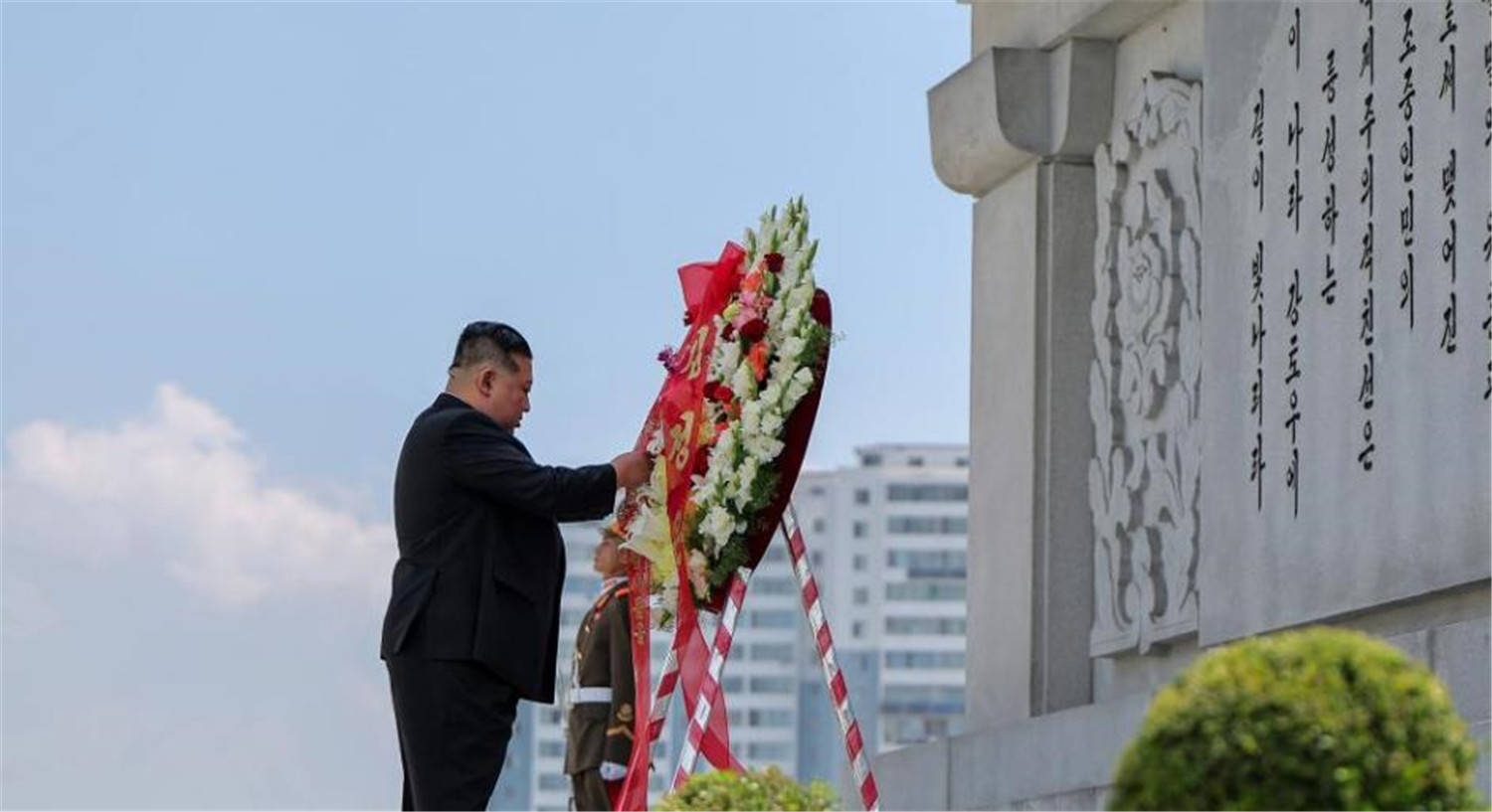 皇冠信用网怎么代理_金正恩访华之前皇冠信用网怎么代理,特意带着花去了一个地方,中国人一看,热泪盈眶