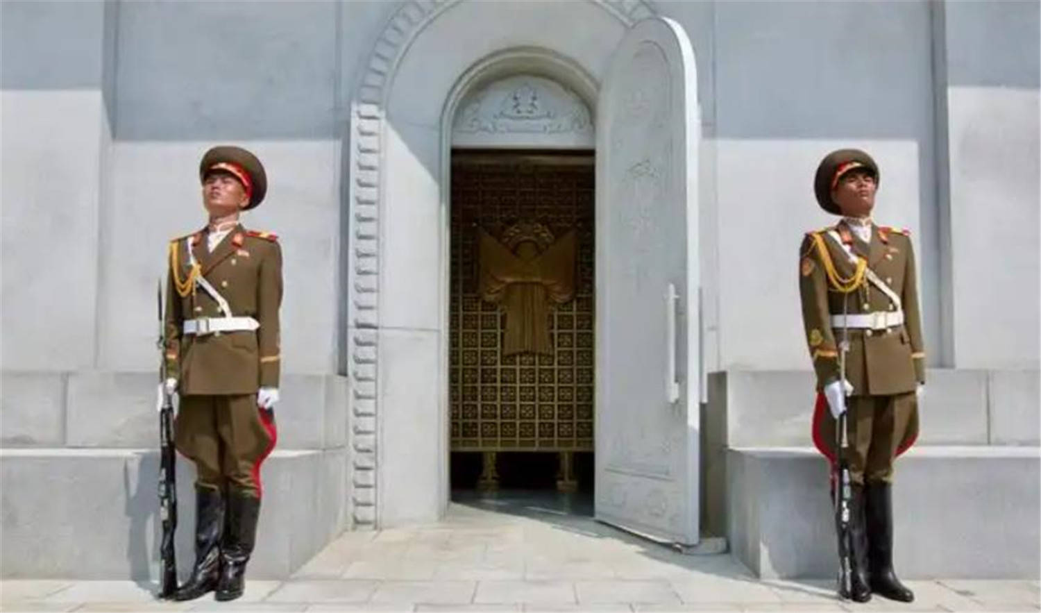 皇冠信用网怎么代理_金正恩访华之前皇冠信用网怎么代理,特意带着花去了一个地方,中国人一看,热泪盈眶