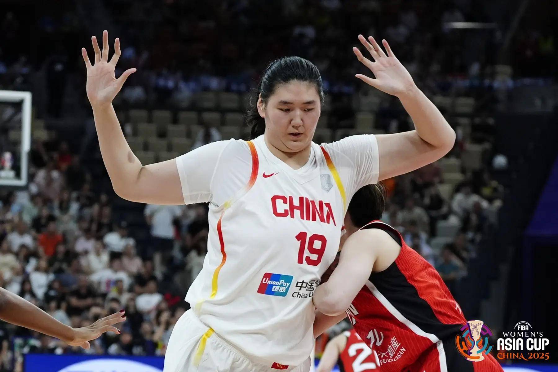 意大利vs 爱沙尼亚_连拉带拽意大利vs 爱沙尼亚!宫鲁鸣:亚洲杯张子宇遭遇对手坏动作