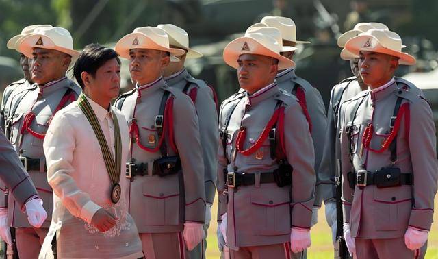 皇冠信用網代理流程_24艘中国舰船列阵仁爱礁皇冠信用網代理流程,菲方断粮112天后,成功完成补给!