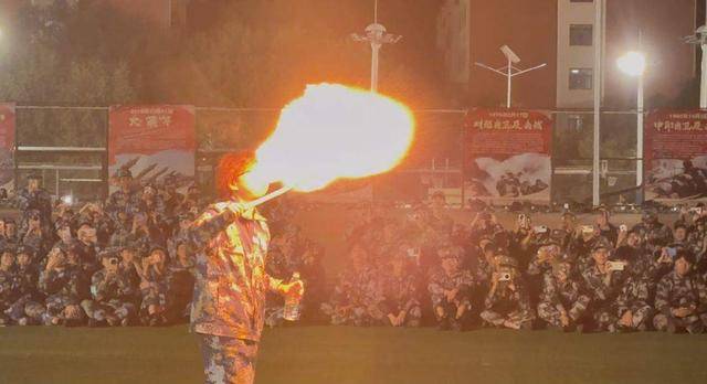 牙买加 vs 千里达及多巴哥_兰州大学军训期间大一女生表演川剧吐火牙买加 vs 千里达及多巴哥,校方:学生来自东北,因个人爱好自学