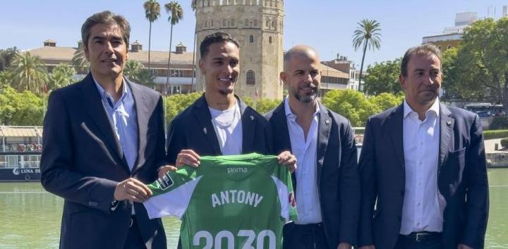 皇冠信用网代理注册_曼联有50%二转!世体:安东尼初始解约金5000万欧皇冠信用网代理注册,最高6000万欧