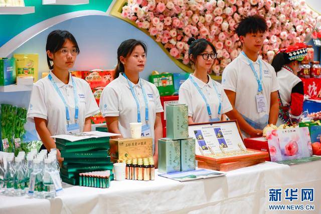 皇冠代理登2_2025全球南方媒体智库高端论坛 129名志愿者传递“温暖名片”