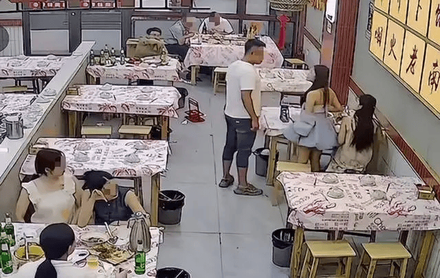 皇冠信用網如何申请_警方通报“女子吃夜宵被陌生男子摸头辱骂”:闵某某(男皇冠信用網如何申请,34岁)被拘