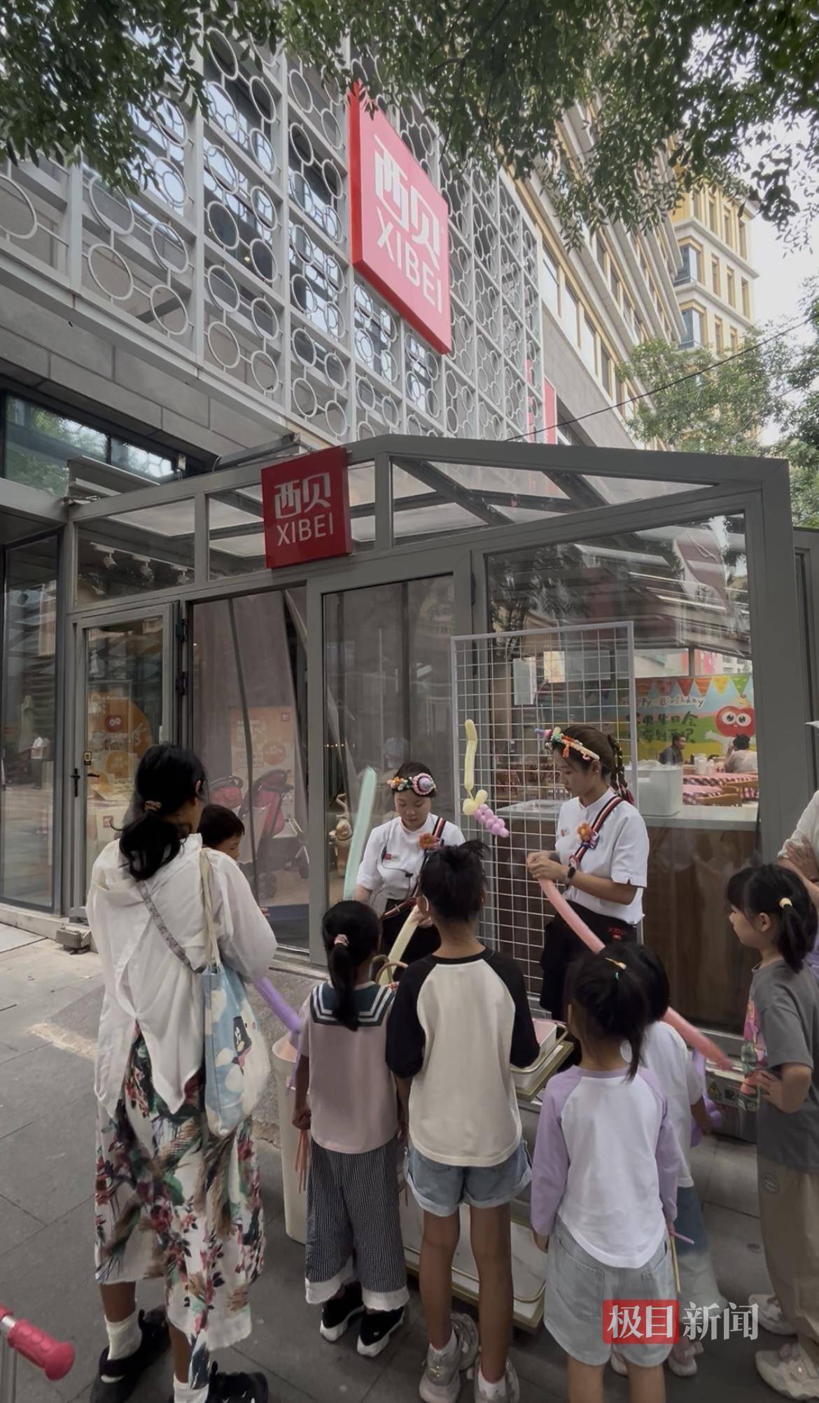 皇冠信用盘会员开户_实探罗永浩就餐的西贝门店:40余桌基本坐满皇冠信用盘会员开户,老罗包间上午10点就被预定,有顾客大喊“特意来支持贾总”