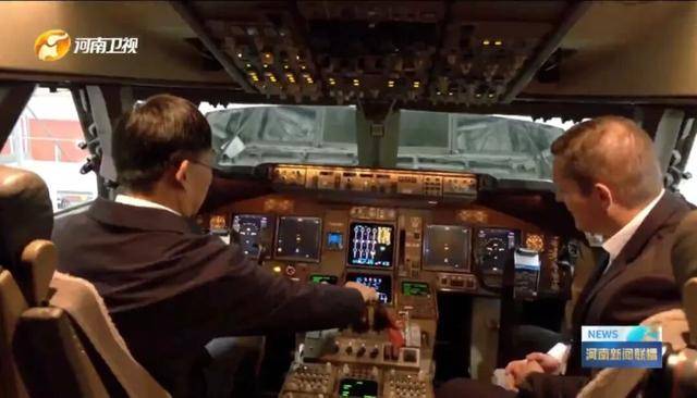 皇冠会员开户_河南省委书记率团访问期间皇冠会员开户,坐进了飞机驾驶室