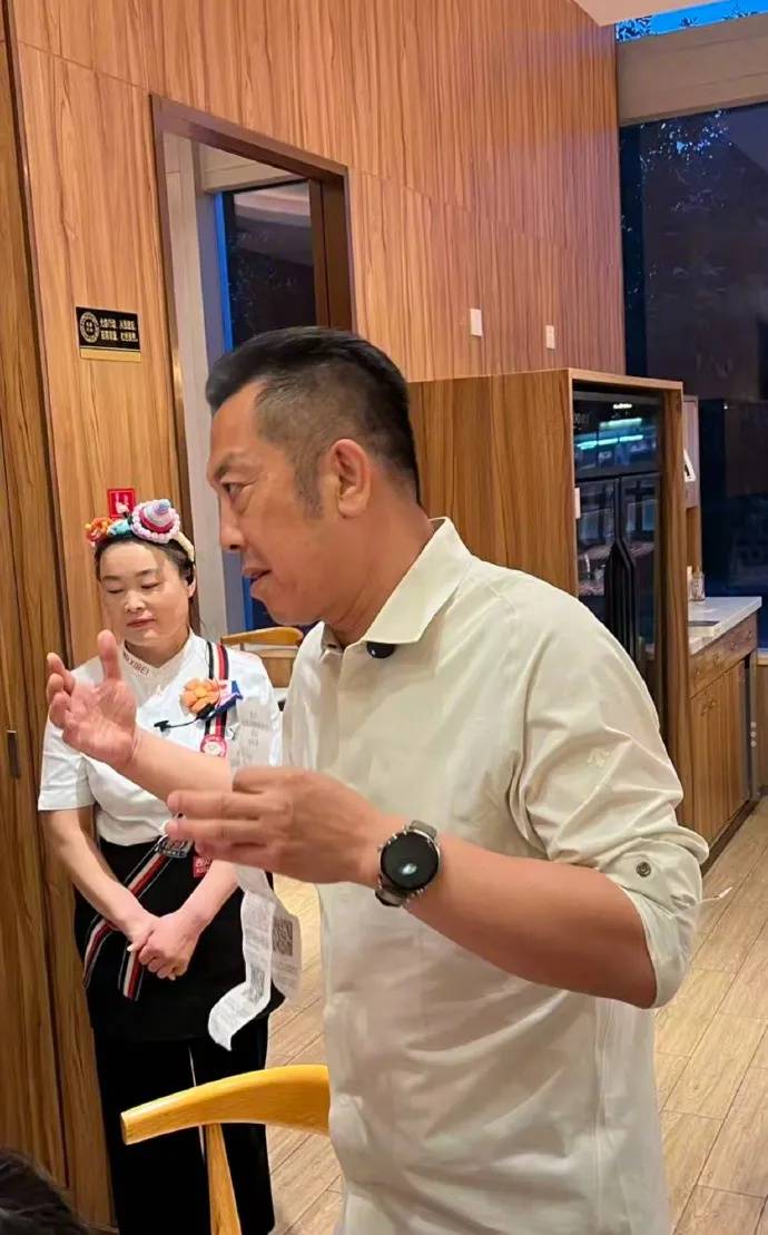 皇冠信用網代理登3_罗永浩宣布“停战”皇冠信用網代理登3,数据显示事件中仅有6%的公众支持西贝;多位餐饮老板声援西贝