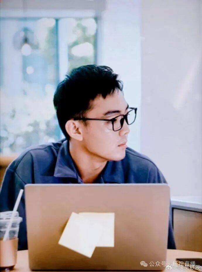 皇冠信用網APP下载_00后男演员在横店送外卖皇冠信用網APP下载,每天跑4、5个小时!曾出演《小巷人家》