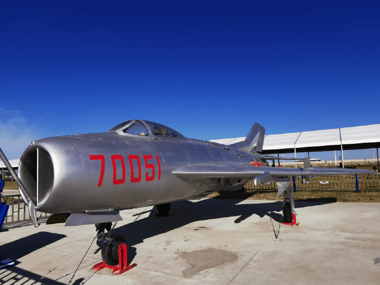 皇冠足球_多图!歼-6无人机首次公开皇冠足球,可作为攻击机